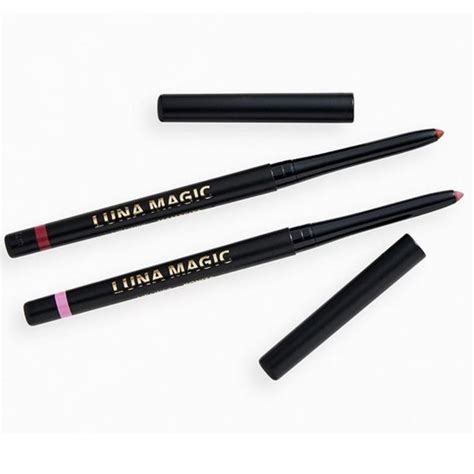 The secret to a perfectly defined lip with Luna magic mamacits
